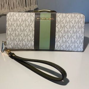 Michael Kors Large Continental Wallet